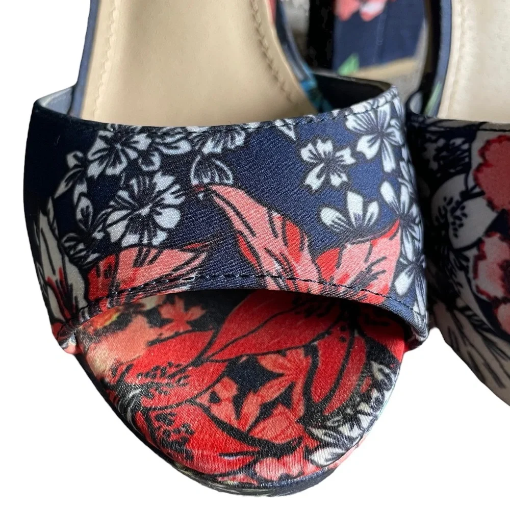 JustFab Navy Floral Platform Sandals